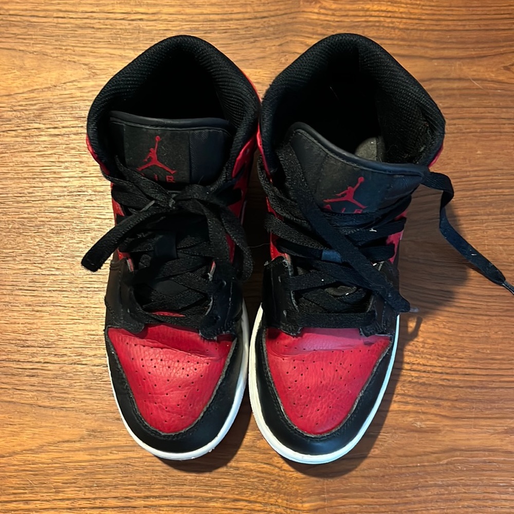 Nike. Air Jordan 1 Bred DMP 2009. Youth 4.5 used but good. Black and red